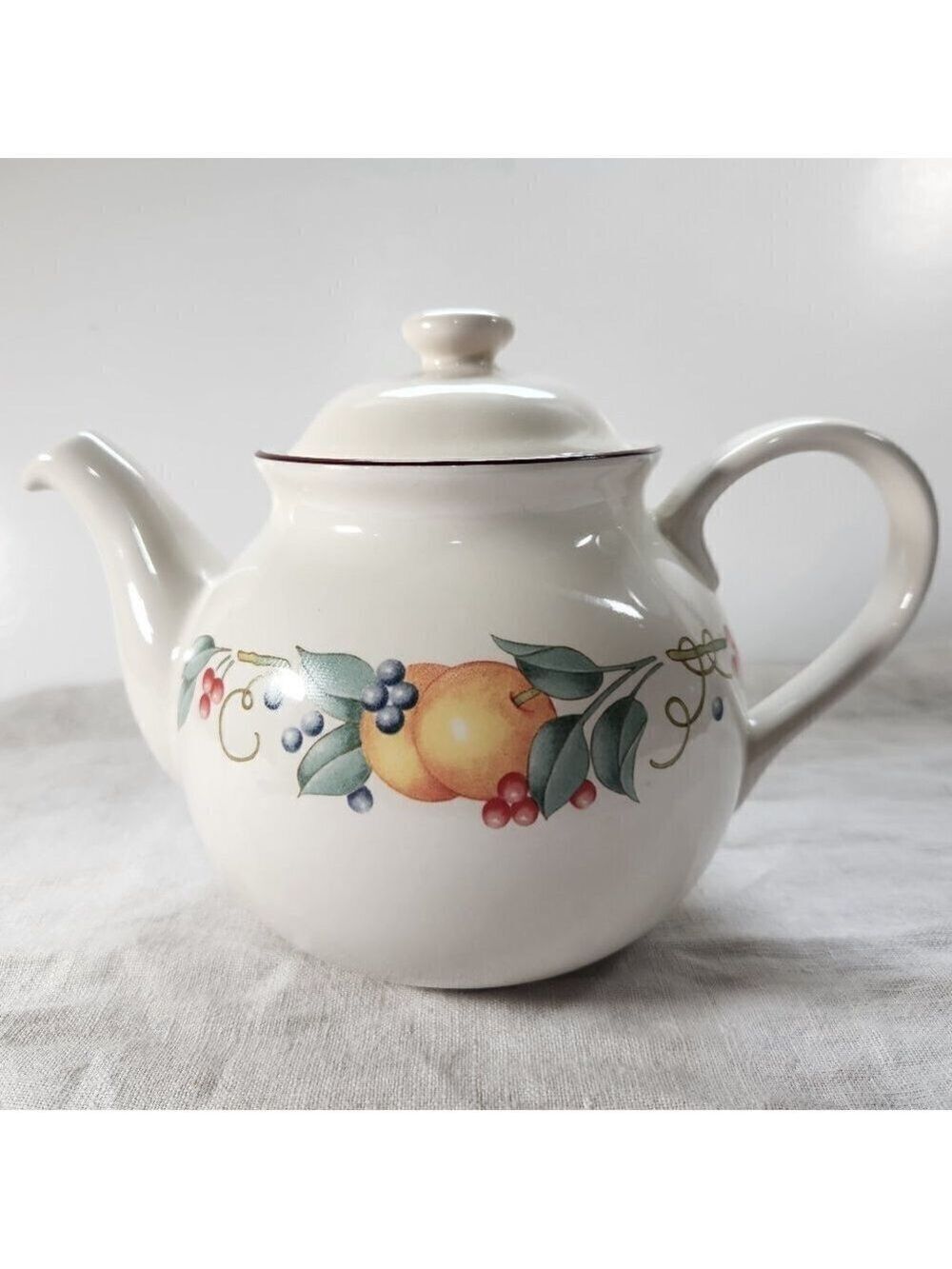 Corelle Abundance Teapot 4 Cup Capacity Fruit and Berries Stoneware Vintage